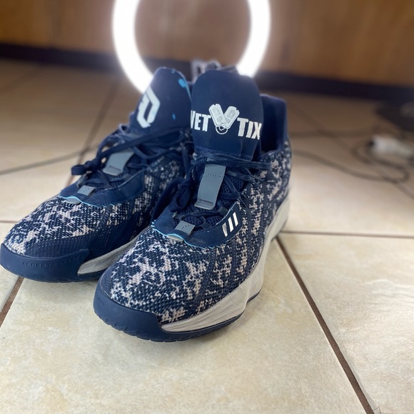 [FY4265] Adidas Mens Dame 7 - Vet Tix size 17 - Picture 2 of 8